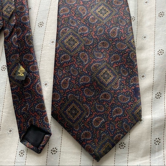 Marshall Field’s store for Men tie pure silk made in USA Red Navy Gold - Picture 3 of 4